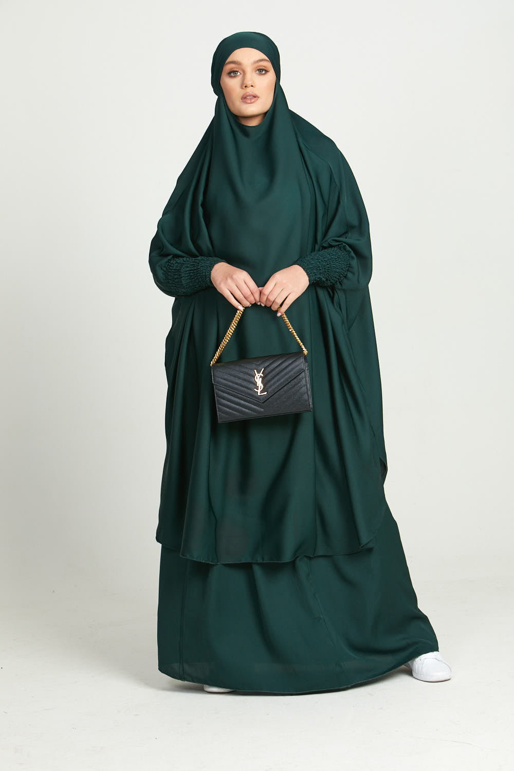 حجاب وعباءة