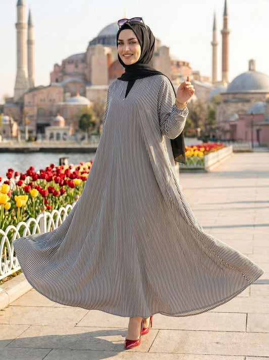 Printed Abaya - Black & White